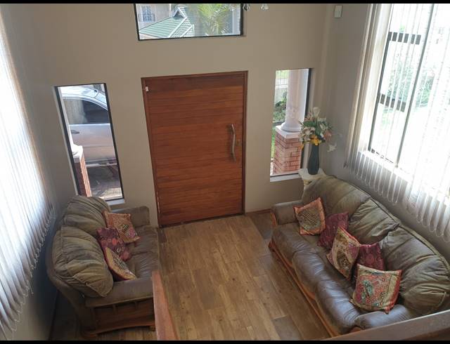 4 BEDROOM HOUSE FOR SALE IN EDGEMOUNT ESTATE